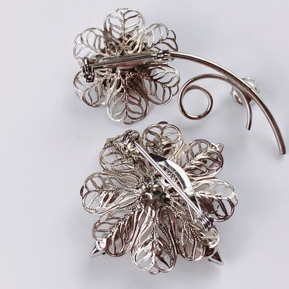 VTG Mid Century Brooch Red White Blue Glass Floral Lot Silver Tone 50s 60s Pin - Picture 9 of 11